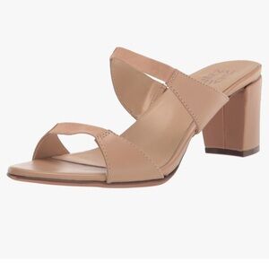 Naturalizer beige slip-on dress sandal with chic & modern vamp straps. Size 8W